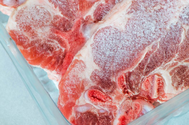 Beim Auftauen verliert das Fleisch an Qualität und verändert seine Textur. Foto: Shutterstock