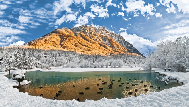 Il lago Jasna presso Kranjska Gora sulla strada per il passo Vršič.