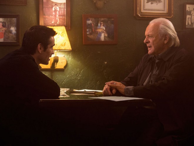 Colin Farrell in Anthony Hopkins v filmu Solace.
