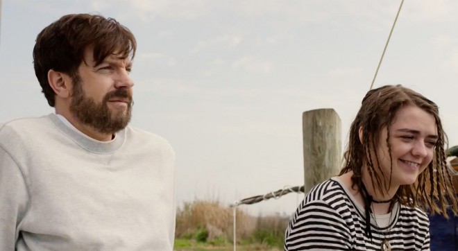 Maisie Williams y Jason Sudeikis en El libro del amor.