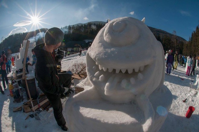 Pod Peco nastajajo tudi drugačne snežne skulpture.