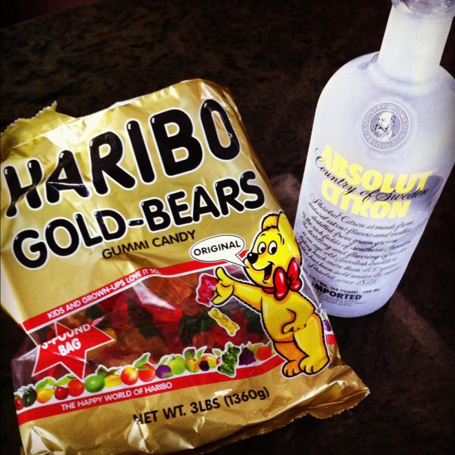 Alles, was Sie brauchen, sind Gummibärchen und Wodka.