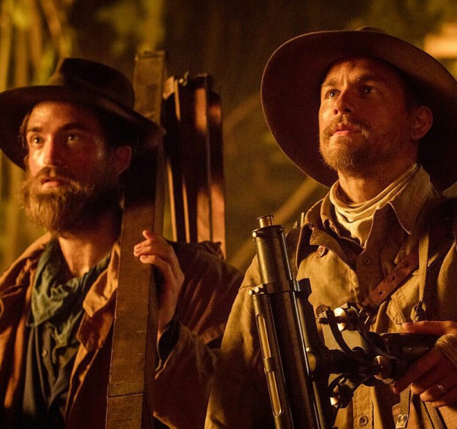 Charlie Hunnam in Robert Pattinson v filmu The Lost City of Z.