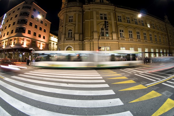 MAN-ovi krpani, ki vozijo po Ljubljani, so skoraj polovico krajši od Volvovega dolgina.