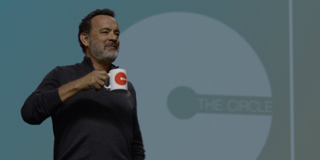 Tom Hanks Baileynä elokuvassa The Circle.
