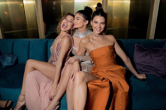 Kje je noga Kendall Jenner?