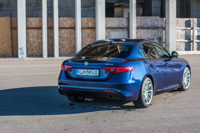 Alfa Romeo Giulia – der Dynamik des Außendesigns folgt die Dynamik des Fahrens. 