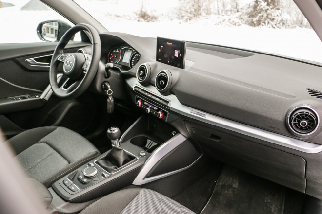 Audi Q2 - het interieur is versierd met uitstekende materialen. 
