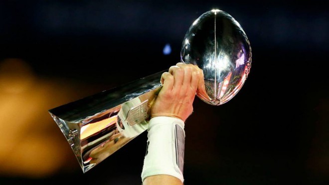 Wer wird die nummerierte Vince-Lombardi-Trophäe in die Höhe heben? Patriots zum fünften Mal oder Eagles zum ersten Mal?