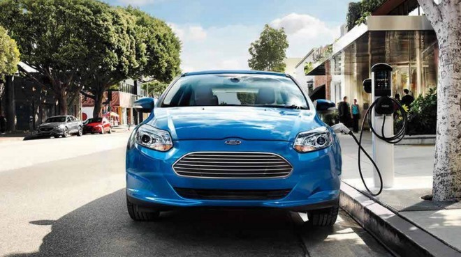 Nya Ford Focus Electric laddas extremt snabbt.
