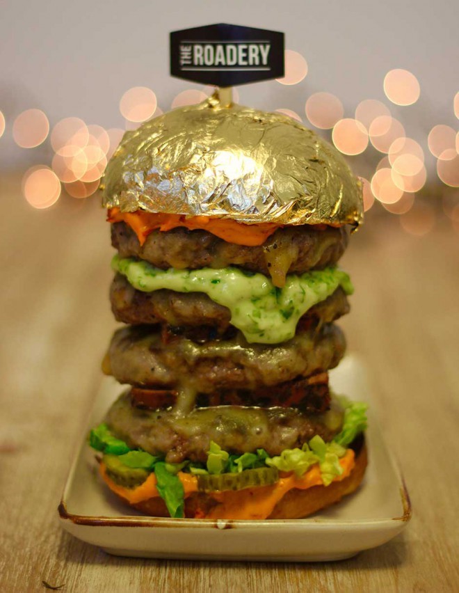 Podobnosť je zrejmá. Zlatý burger bol inšpirovaný mrakodrapom Burdž Chalífa.