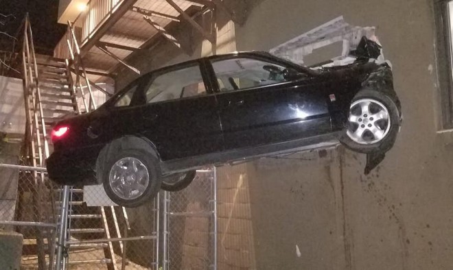 Moški, ki je uspel narediti nesrečo 2,5 metra od tal.