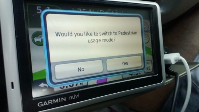 Mlad moški, ki je preveč zaupal GPS-u. 