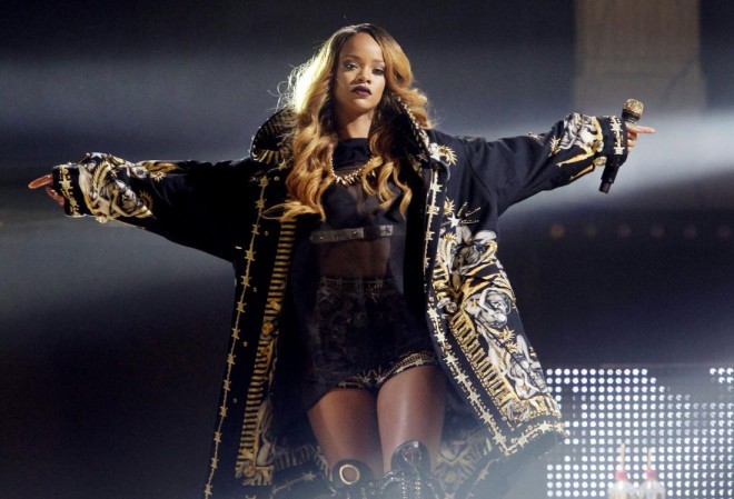 Rihanna zdaj zaostajal le še za Beatli, ki pa trepetajo za vodstvo.