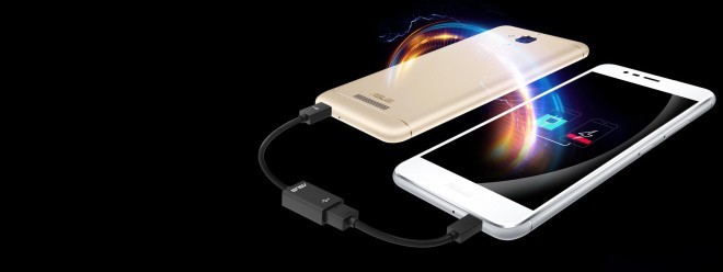 Nikakor ni podhranjen ter omogoča funkcijo polnilnika drugih telefonov. 