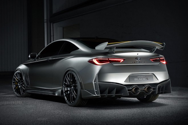 En muchos sentidos, el Infiniti Q60 Black S coquetea con un coche de Fórmula 1.