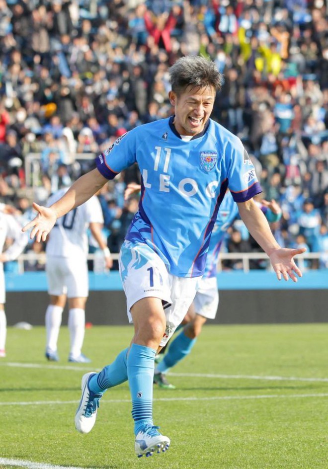 Kazuyoshi Miura slaví historický gól.