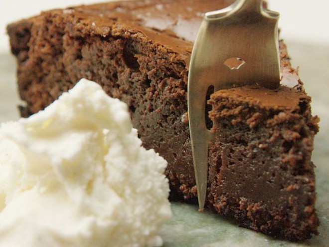 Nutellina torta iz dveh sestavin je verjetno najboljša stvar, ki se nam je kadarkoli zgodili. 