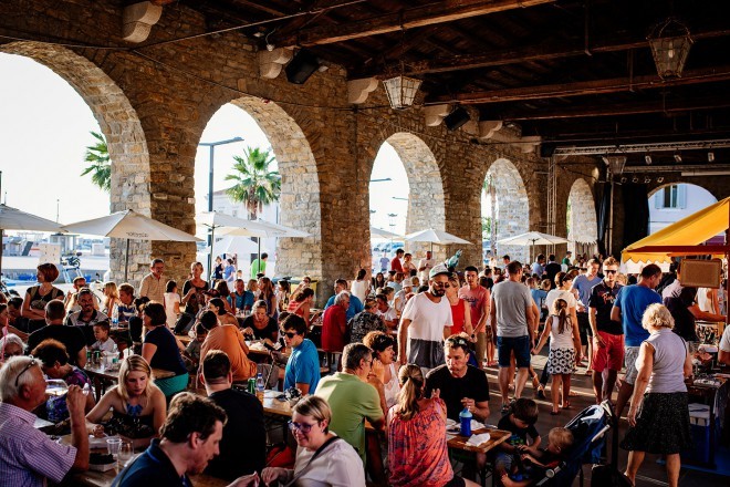 Open Kitchen torna sotto i portici della Taverna e accanto alle bancarelle di Piazza Carpaccio.