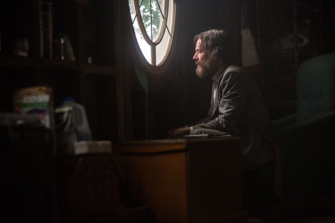 Nerazpoznavni Bryan Cranston v filmu Wakefield.