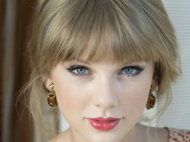 Taylor Swift: zgornja ustnica z ostrim "philtrumom" 