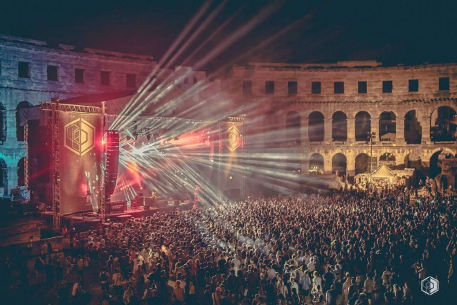 Festival se odvija na eni izmed najbolj zanimivih lokacij na svetu