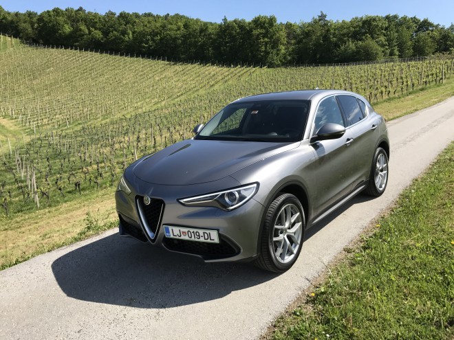 Alfa Romeo Stelvio - prednji del je tipičen! 