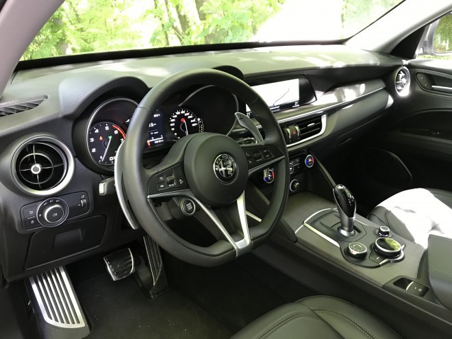 Notranjost je kombinacija športnega duha in elegance. Alfa Rome Stelvio