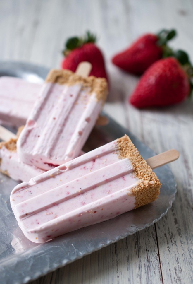 Delicious cheesecake lights with strawberries