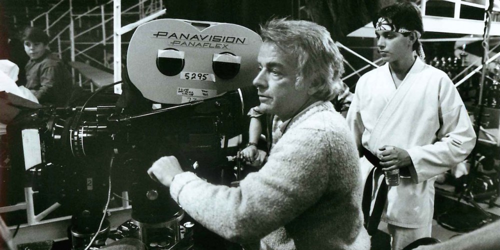 John G. Avildsen v akciji med snemanjem Karate Kid-a.