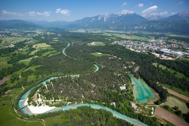 Naravno kopališče v kampu Šobec vas bo prijetno ohladilo. 