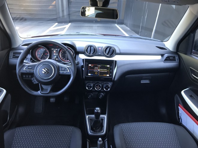 Novi SUZUKI SWIFT 2017 - notranjost 