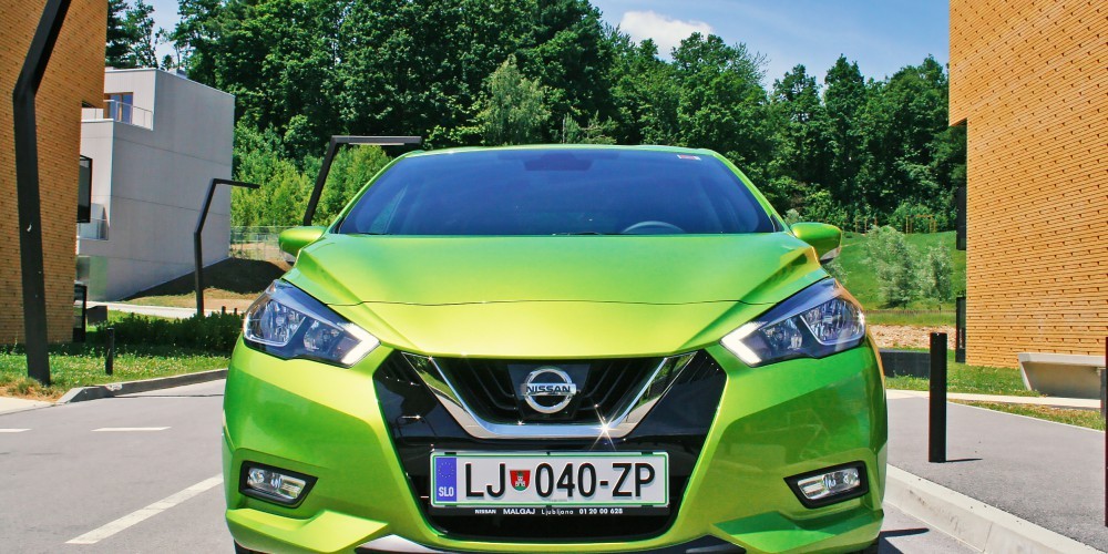 The newcomer has Nissan's V-shaped front grille and light boomerang signature in full LED technology.