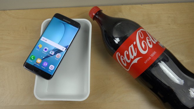Pametni telefon proti Coca Coli!
