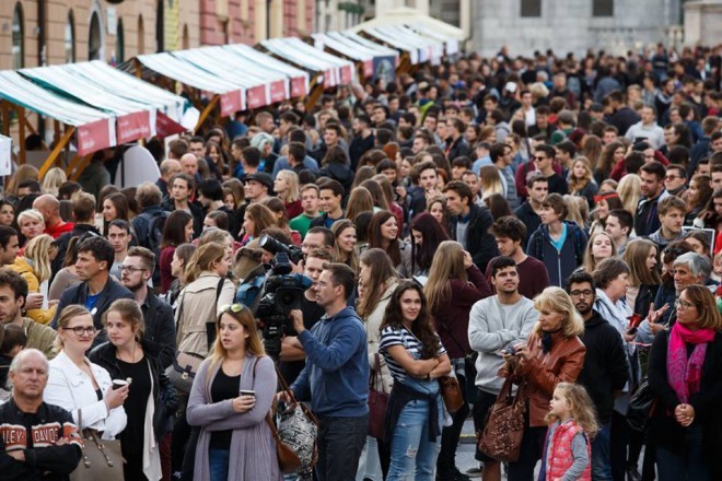 Tanto los estudiantes de primer año como los de último año son bienvenidos.