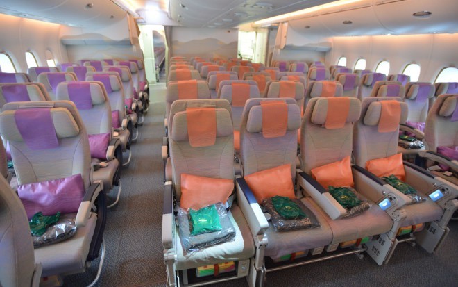 Wenn Sie einen besseren Service wünschen, setzen Sie sich hinten im Flugzeug