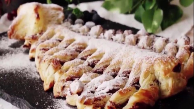 Jednostavan i brz, ali super ukusan desert - božićno drvce s Nutellom. 