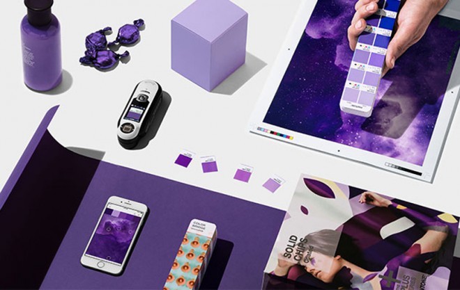 Según Pantone, se dice que el ultravioleta es el 'heraldo del futuro'.