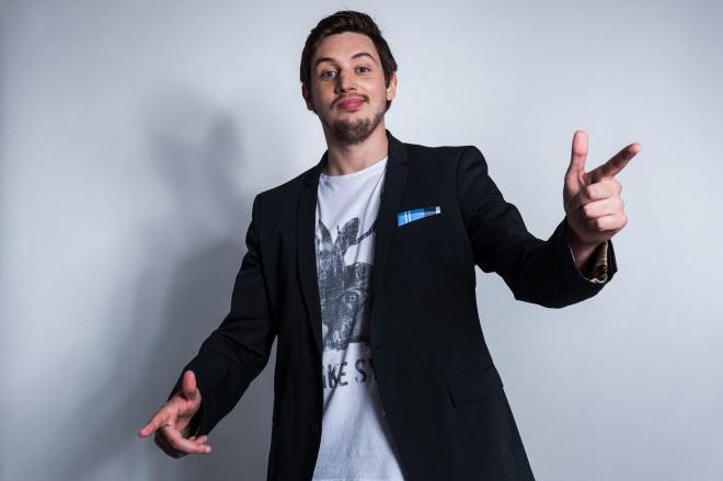 Na Predbožičnem standupu v Ljubljani bo nastopil tudi Tin Vodopivec. 