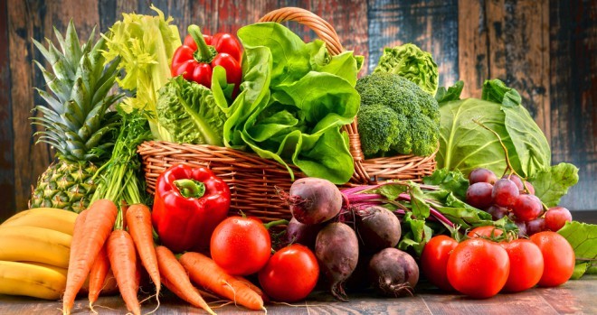 Mantenha sua despensa abastecida com ingredientes básicos e muitos vegetais. 