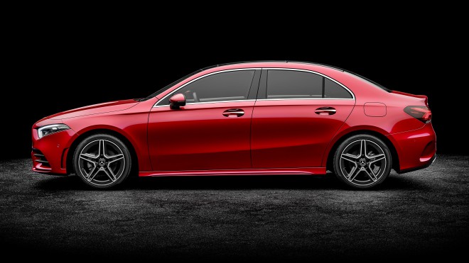 Silhueta je izjemno podobna modelu Mercedes-Benz CLA. 