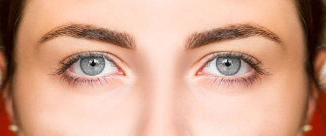 ojos grises