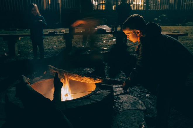 Acampamento no quintal.