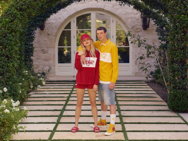 Die Bekleidungskollektion Kith x Coca-Cola Converse ist für alle Jahreszeiten konzipiert.