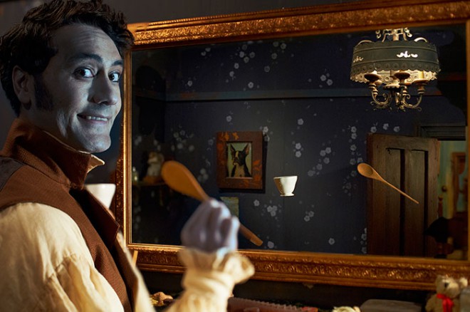 Kaj počnemo v mraku (What We Do in the Shadows, 2014)