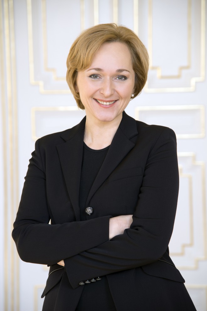 dr. Barbara Jaki
