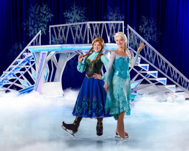 Entfessle die Magie mit den königlichen Schwestern Anna und Elsa.