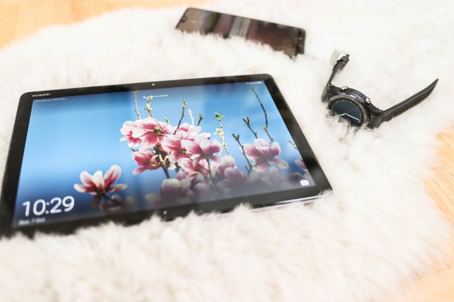 Ekosistem: Pametna ura Huawei Watch + Huawei P20 Pro + Huawei MediaPad M5 Lite 