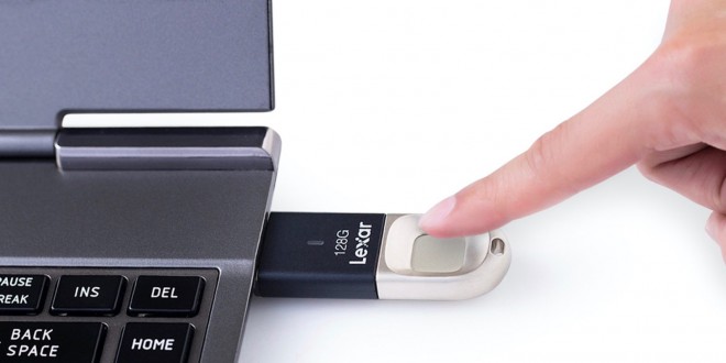 Podrá proteger la llave USB de Lexar con huellas dactilares. 
