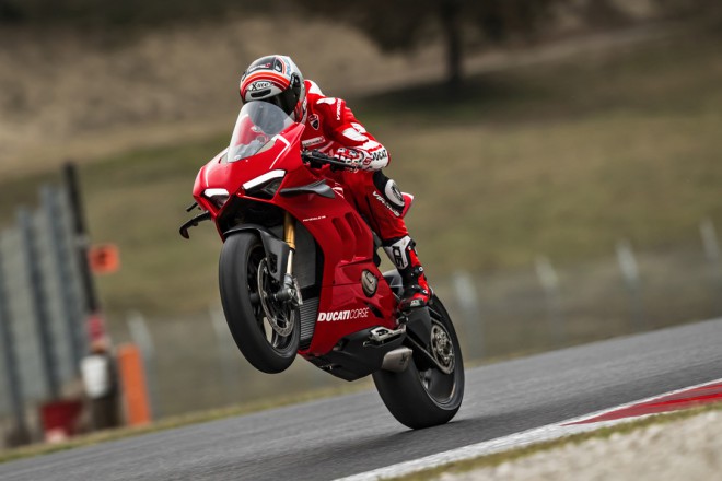 Questa è la macchina da corsa definitiva: la Ducati Panigale V4 R 